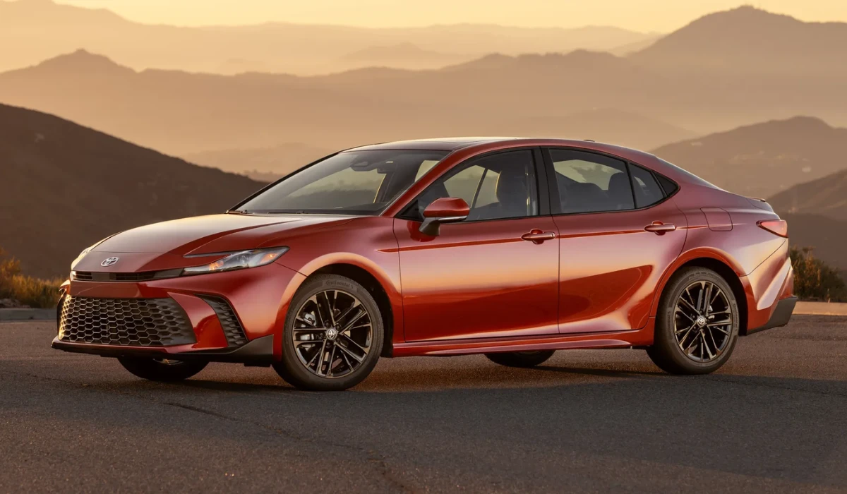 Toyota Camry 2.5 Chauffeur Luxury Sedan | BookYourWheels