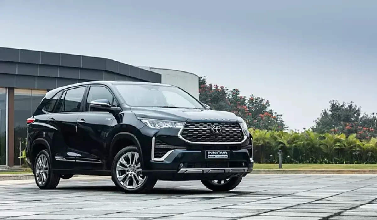 Toyota Innova Hycross VX Chauffeur MPV | BookYourWheels