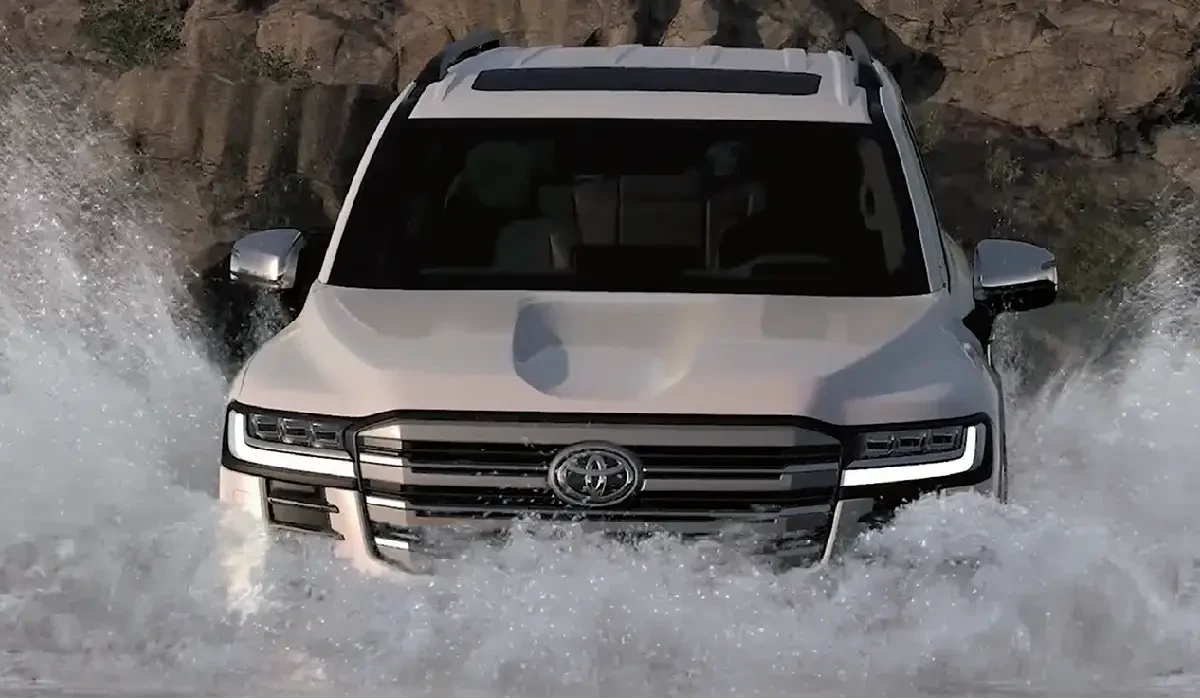 Toyota Land Cruiser VX Luxury SUV | BookYourWheels Chauffeur
